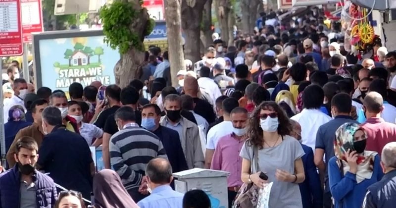 Bilim kurulu üyesi, artan Kovid-19 vakaları nedeniyle yeni tedbirler alınabileceğini söyledi