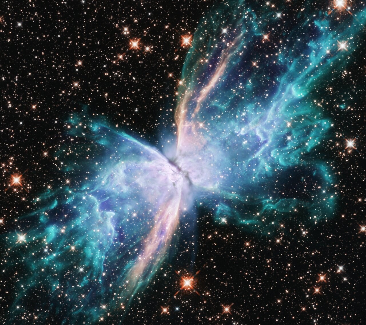 Hubble, iki devasa yıldızın 'muhteşem ölümünü' görüntüledi 