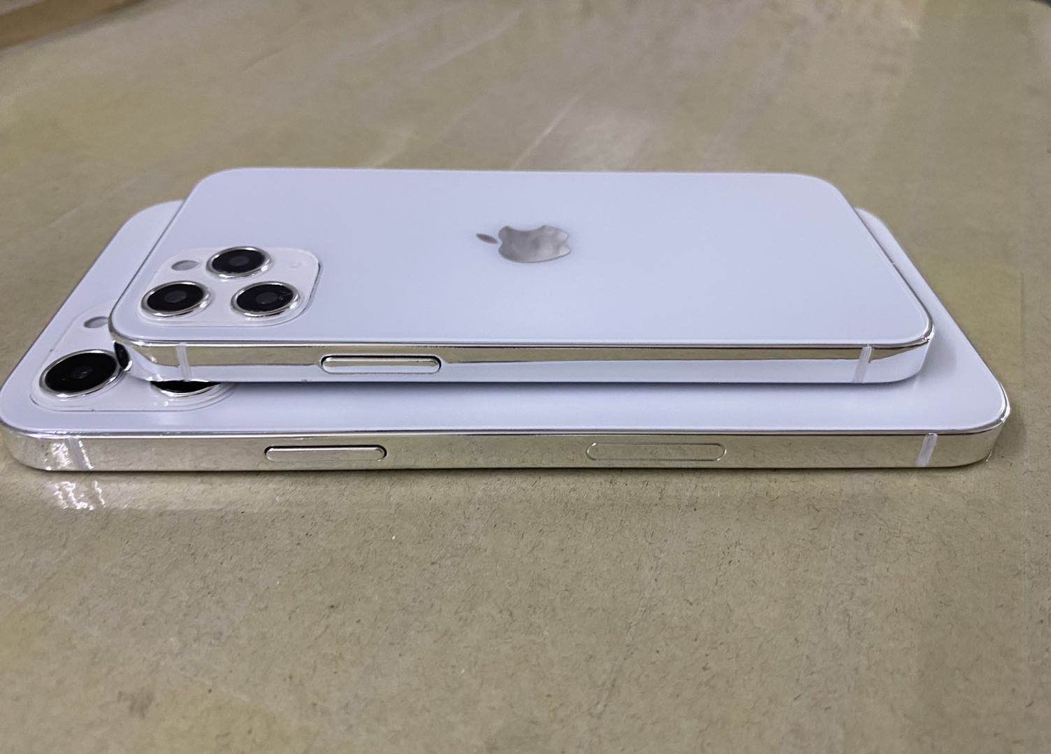 iPhone 12 maketleri karşınızda