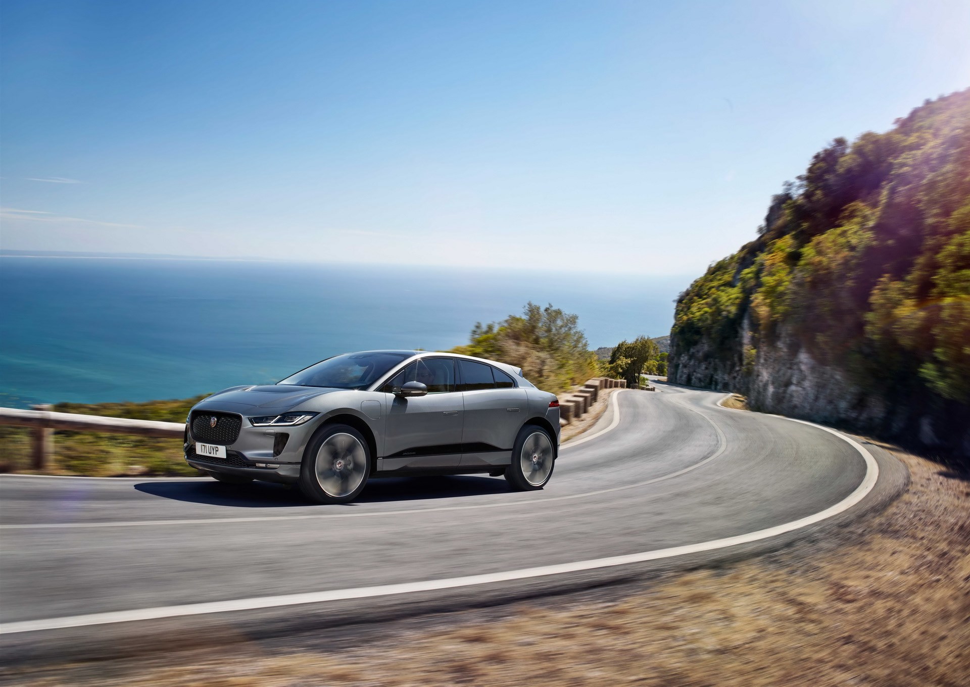 2021 Jaguar I-Pace, yenilenen teknolojileriyle sahnede