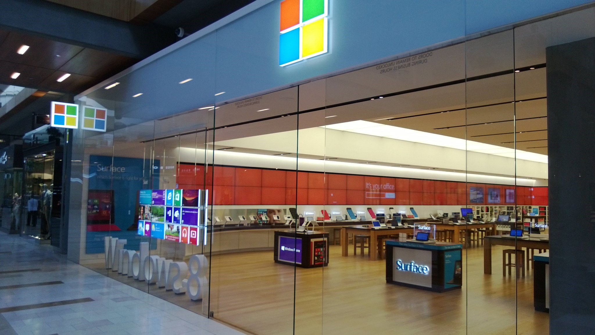 Microsoft fiziksel mağazalarını kalıcı olarak kapatacağını açıkladı