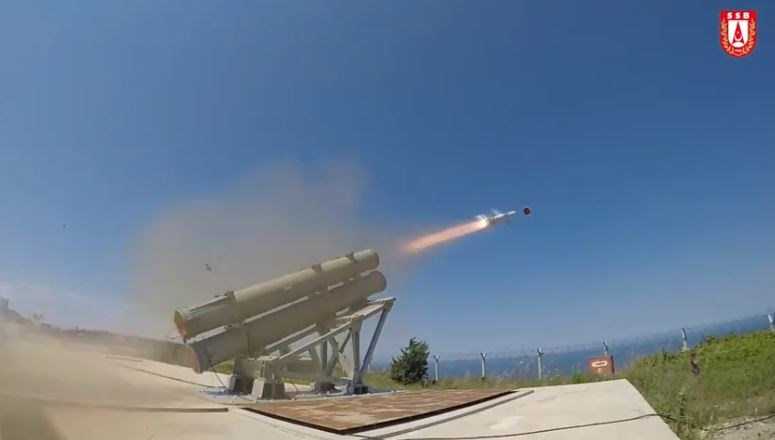 Türkiye'nin Atmaca füzesi, 200 km'den uzak mesafedeki hedefi başarıyla vurdu