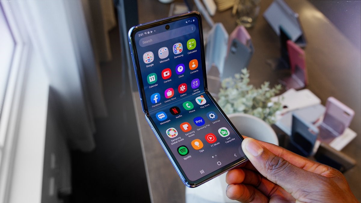 Galaxy Z Flip, 2020'nin en çok satan katlanabilir akıllı telefonu oldu