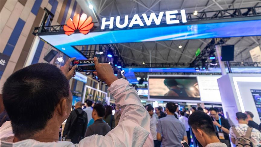 Huawei yasağı İngiltere’ye pahalıya mal olacak