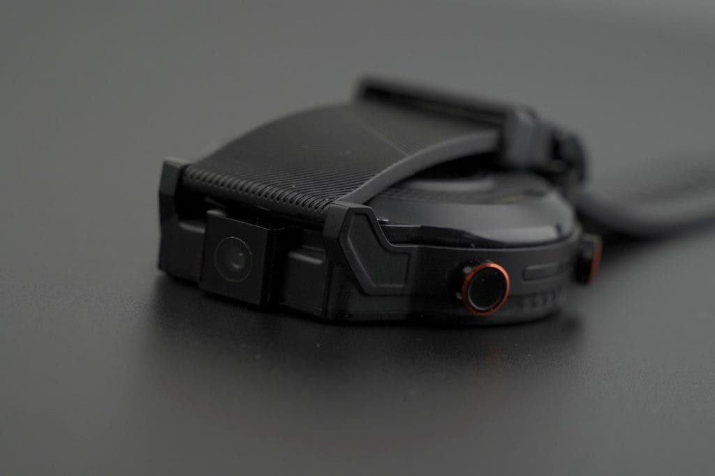 Döndürülebilir kamera ve Sony IMX214 sensörlü dünyanın ilk akıllı saati geliyor
