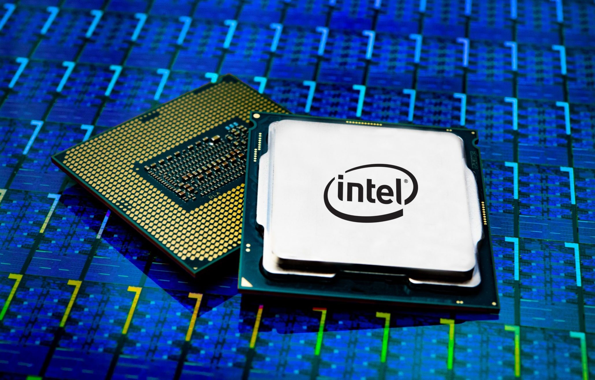 Intel pandemiye rağmen büyümesini sürdürdü