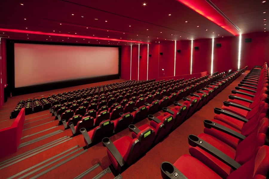 Cinemaximum sinema salonları açıldı