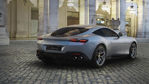ferrari roma dudak ucuklatan fiyatiyla