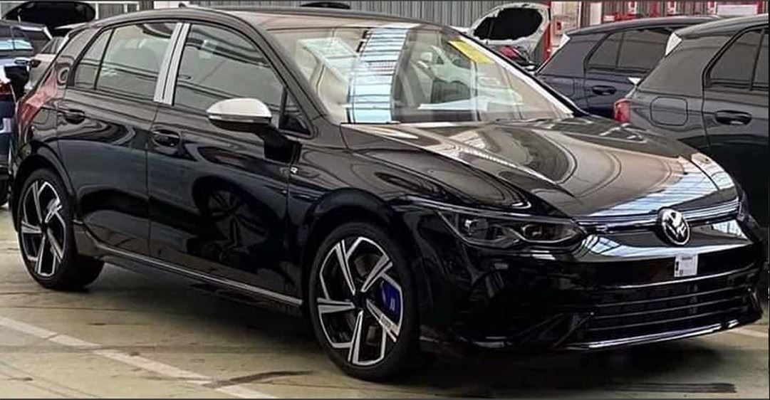 Yeni Volkswagen Golf R'ın kamuflajsız görüntüleri sızdırıldı