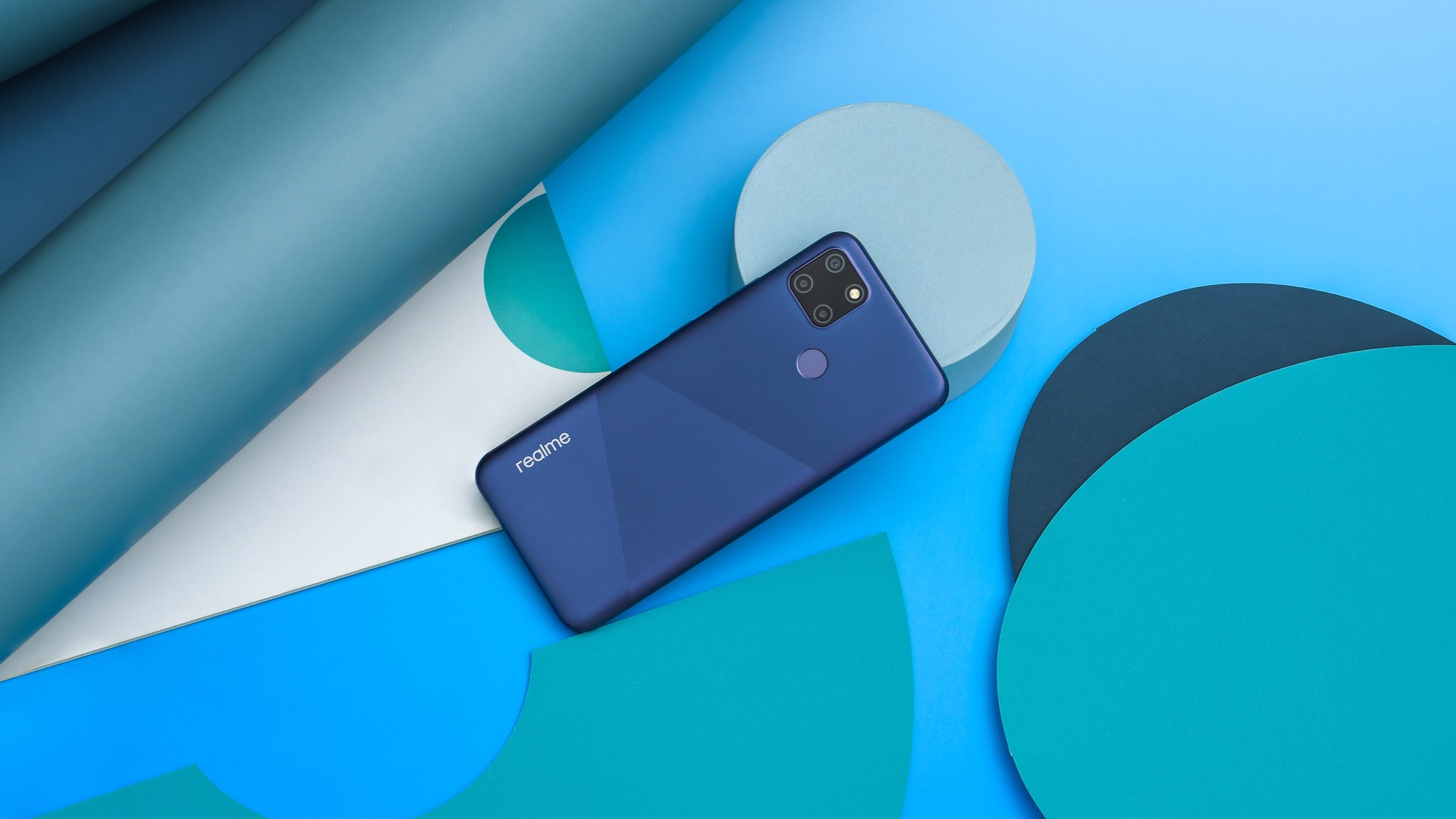 Realme C12 tanıtıldı: 130 dolara 6.000 mAh pil ve üçlü arka kamera sistemi