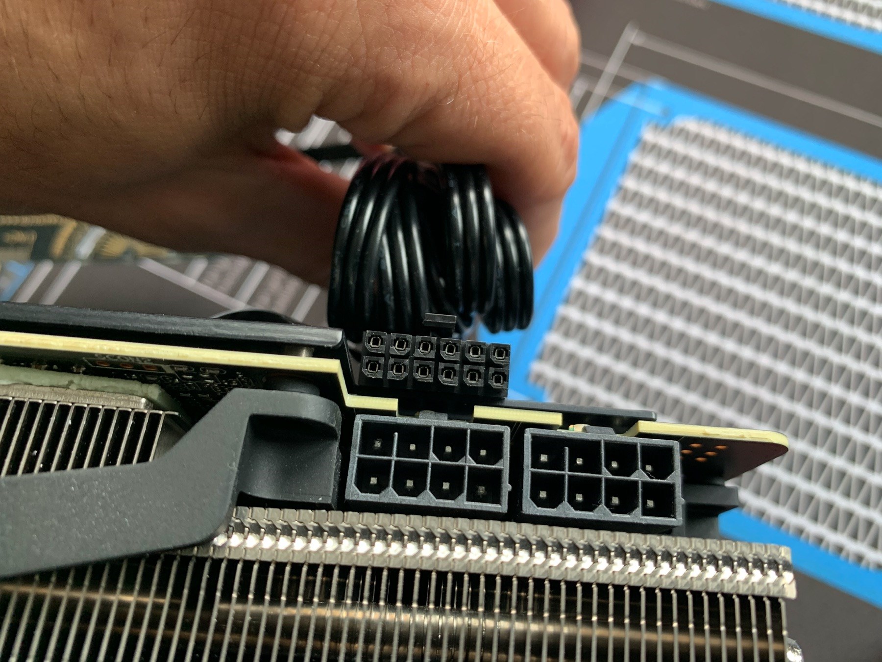 Seasonic RTX 3000 serisinin 12-pinlik konnektörünü doğruladı