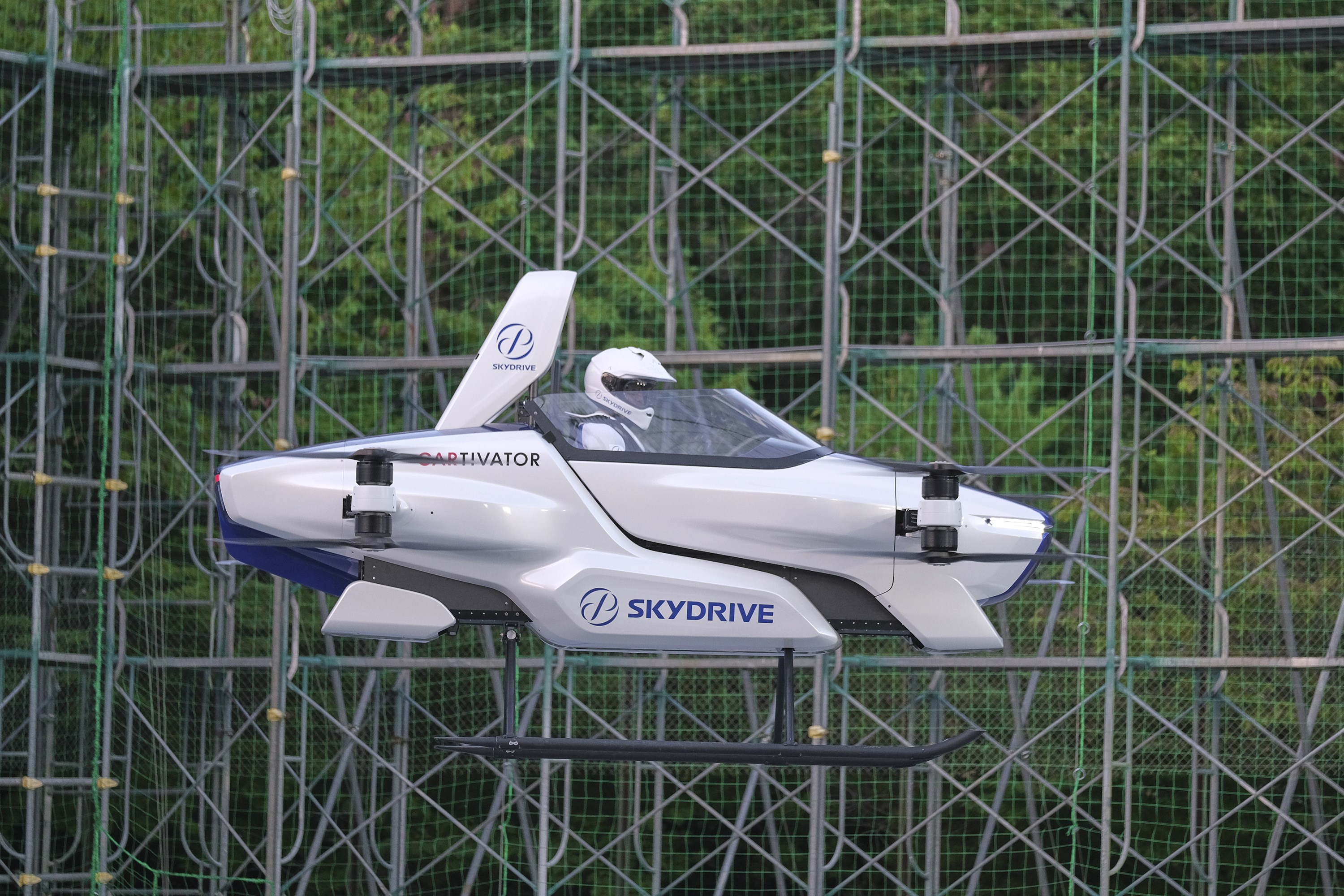Japonya'da uçan otomobil için dev adım: İlk insanlı test sürüşü yapıldı
