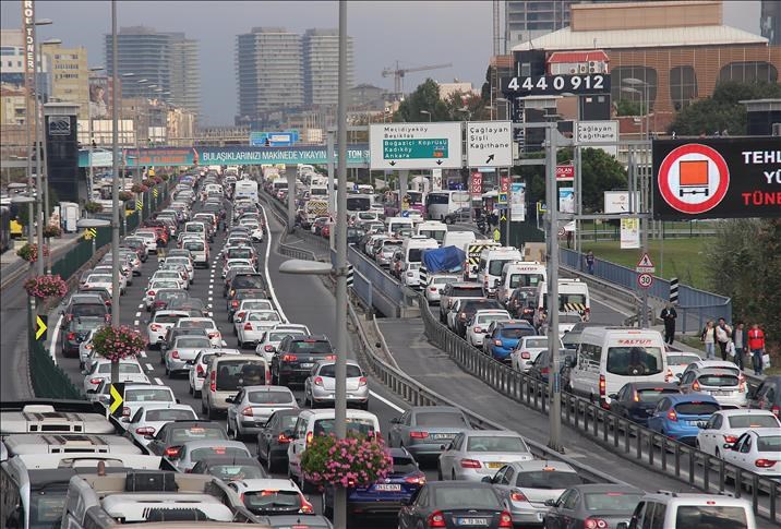 Google Haritalar, trafik sıkışıklıklarını daha oluşmadan tahmin edebilecek hale geliyor