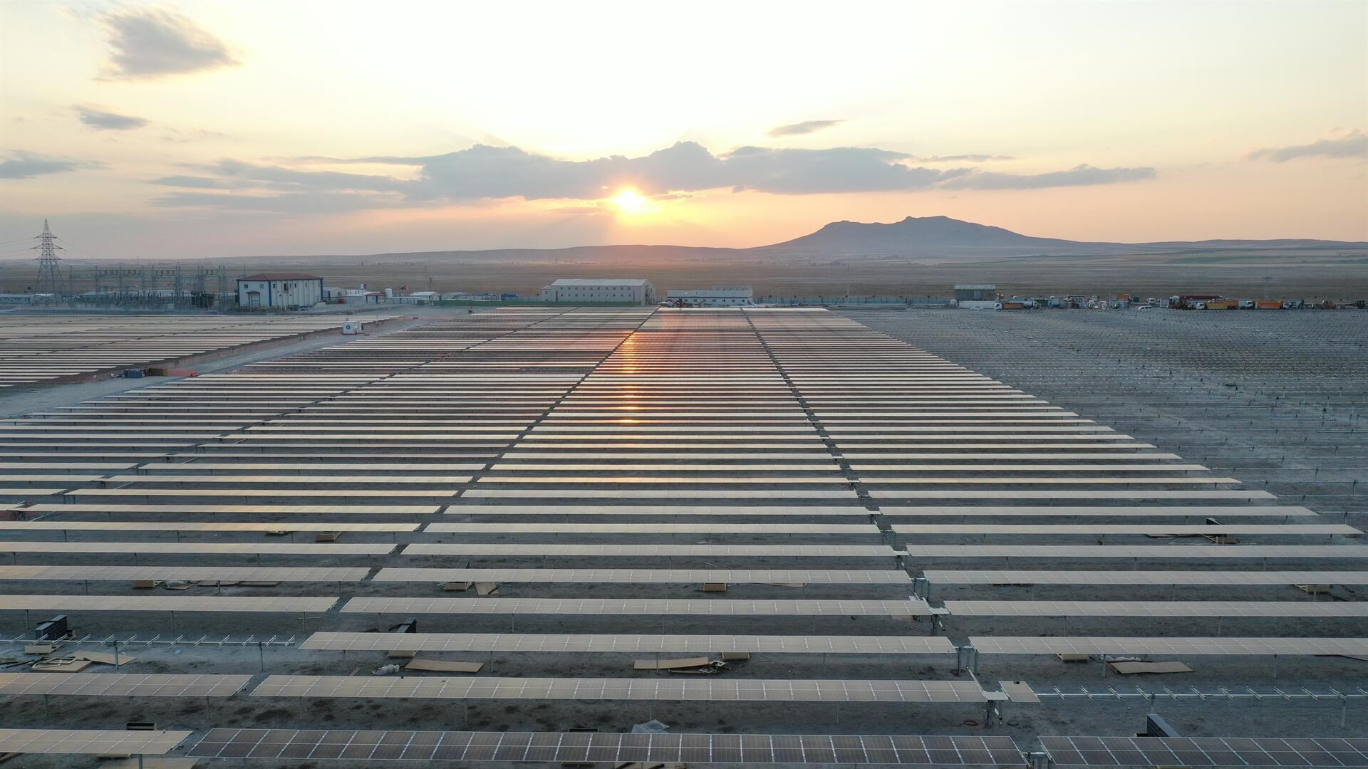Konya’daki ‘dünyanın en büyük’ güneş enerjisi santralinde üretim başladı