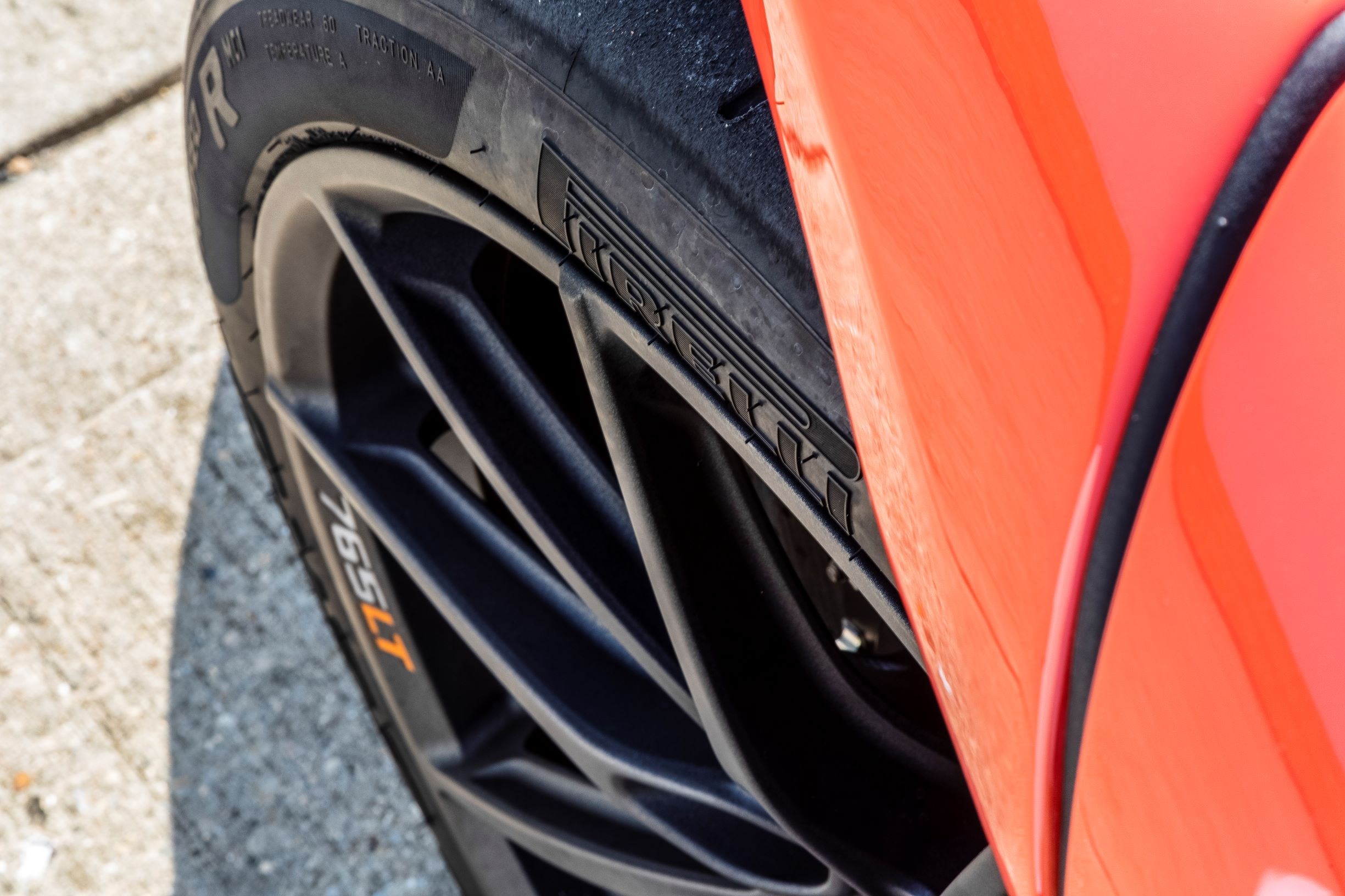 McLaren 765LT'nin Pirelli lastikleri Türkiye'de üretildi