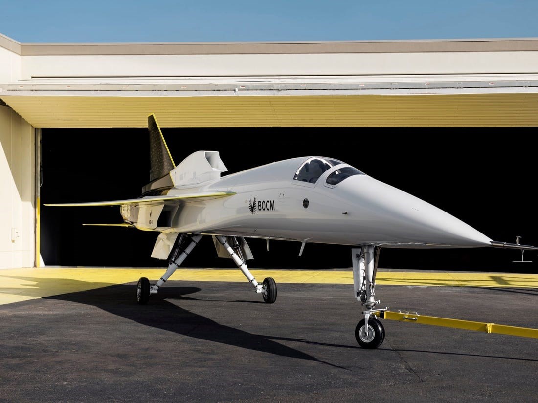 Sesten hızlı uçak yolculuğu bir kez daha çok yakın! Boom Supersonic, XB-1’i tanıttı