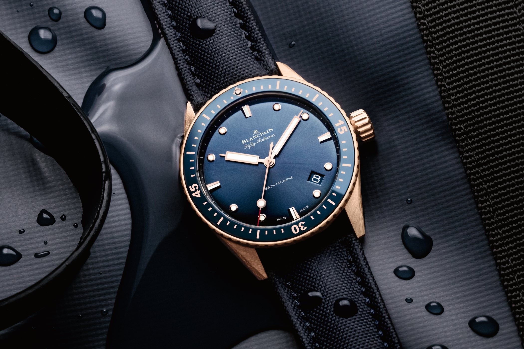 Blancpain firması Fifty Fathoms Bathyscaphe Sedna Gold modelini duyurdu