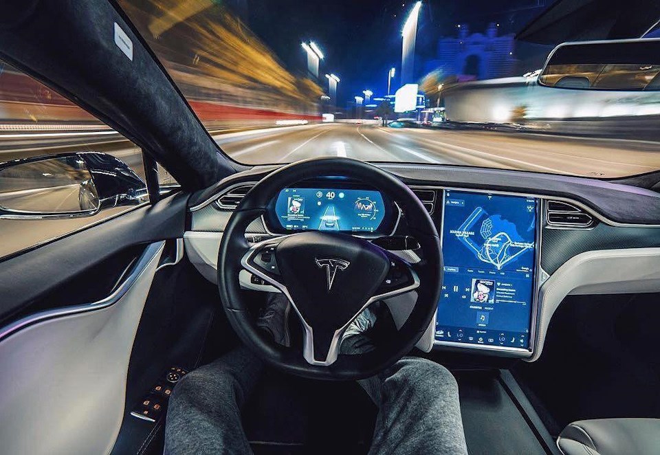 Tesla'nın tam otomatik pilotu, önümüzdeki hafta ilk kullanıcılara sunulacak