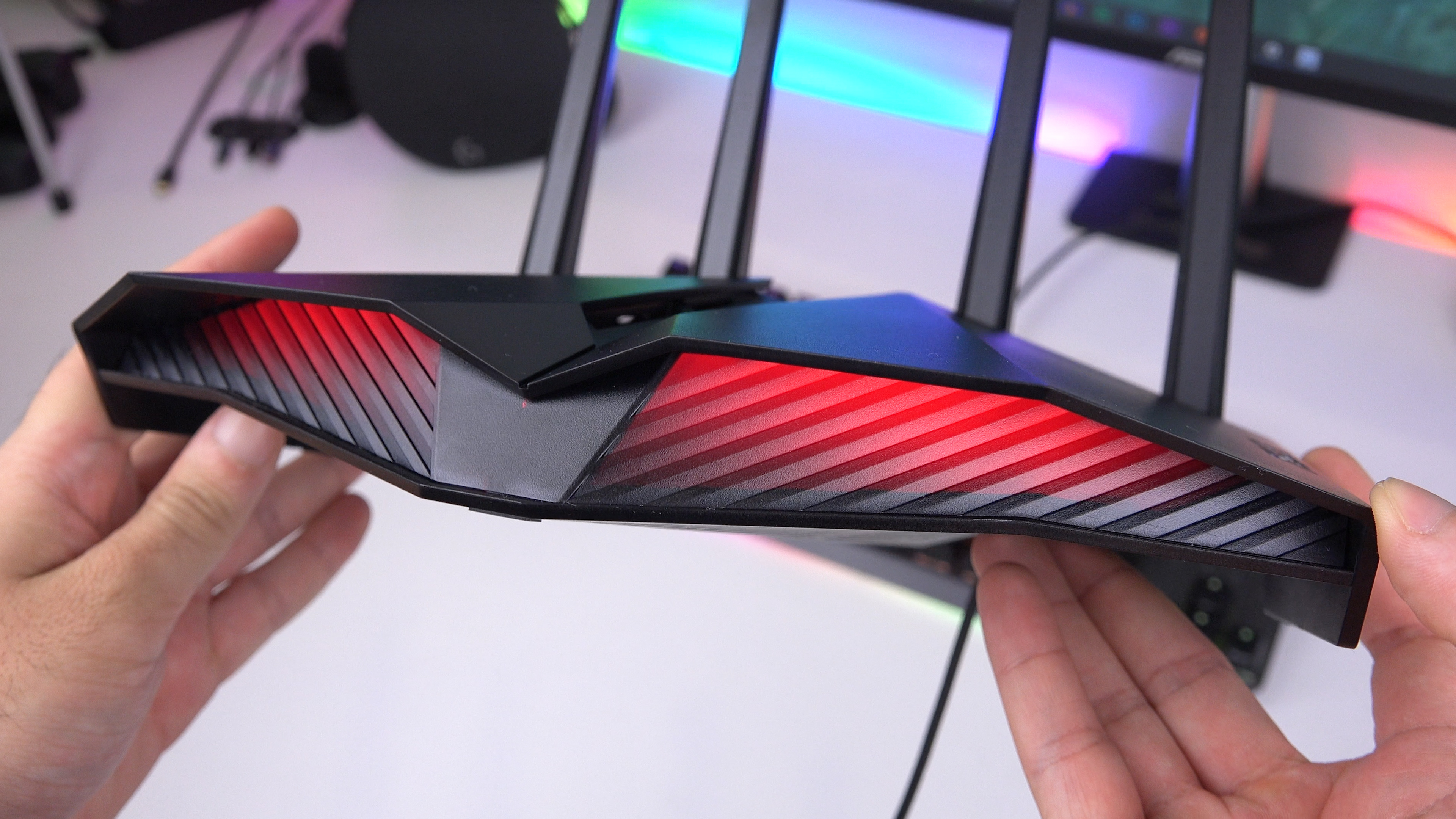 Gördüğüm en iyi router tasarımı 'Asus RT-AX82U gaming router incelemesi'