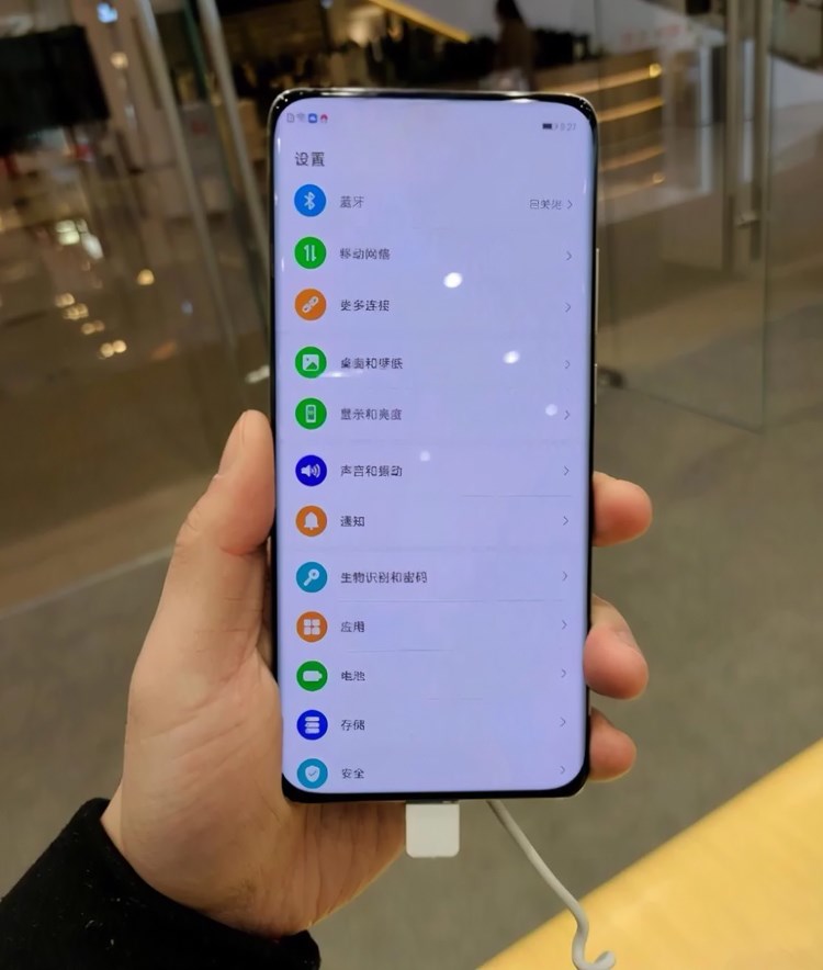 Oppo'nun ekran altı kameralı telefonu görüntülendi