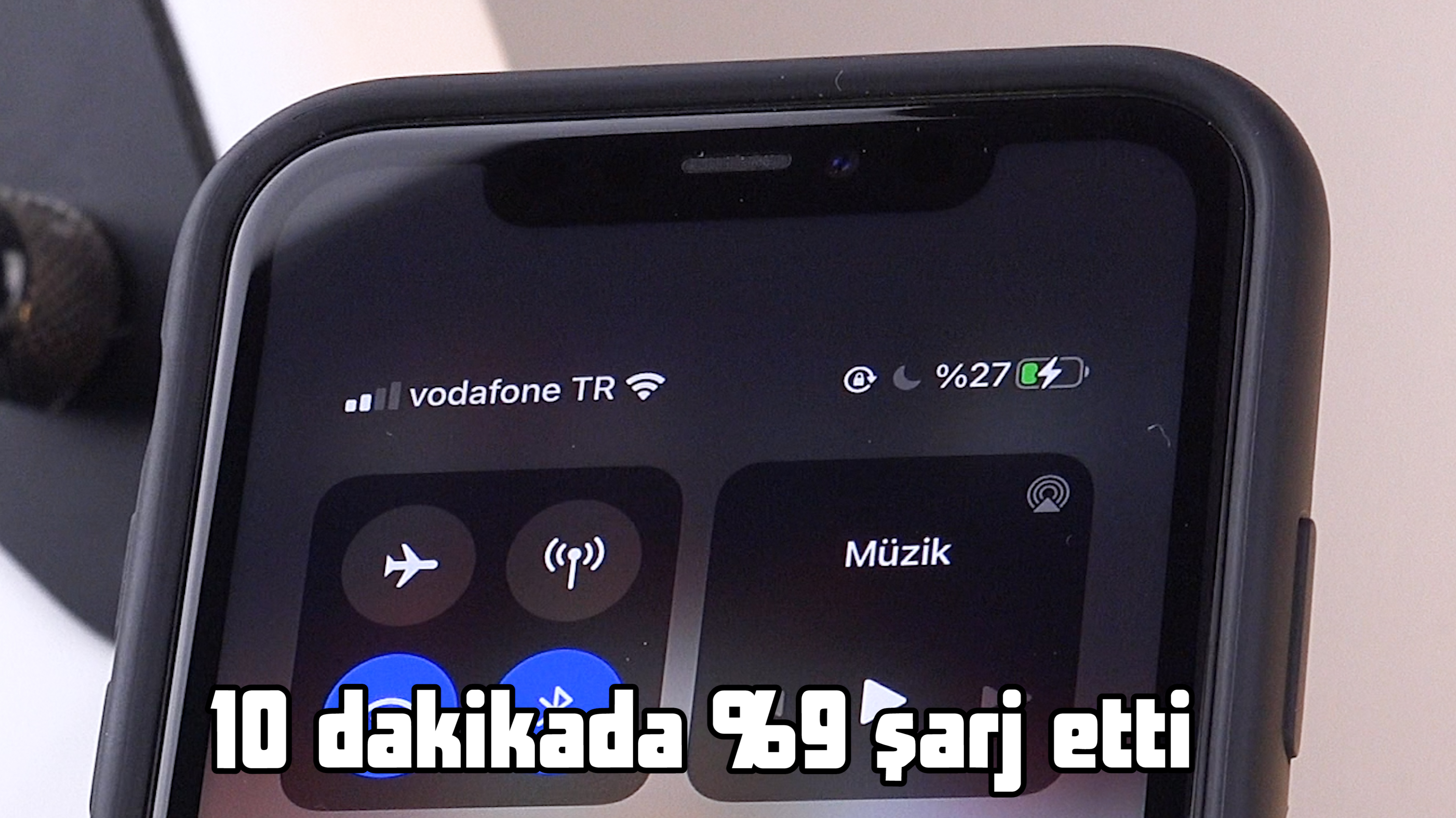 Hoparlörlü Qi kablosuz şarj standı 'Belkin Boost Charge incelemesi'