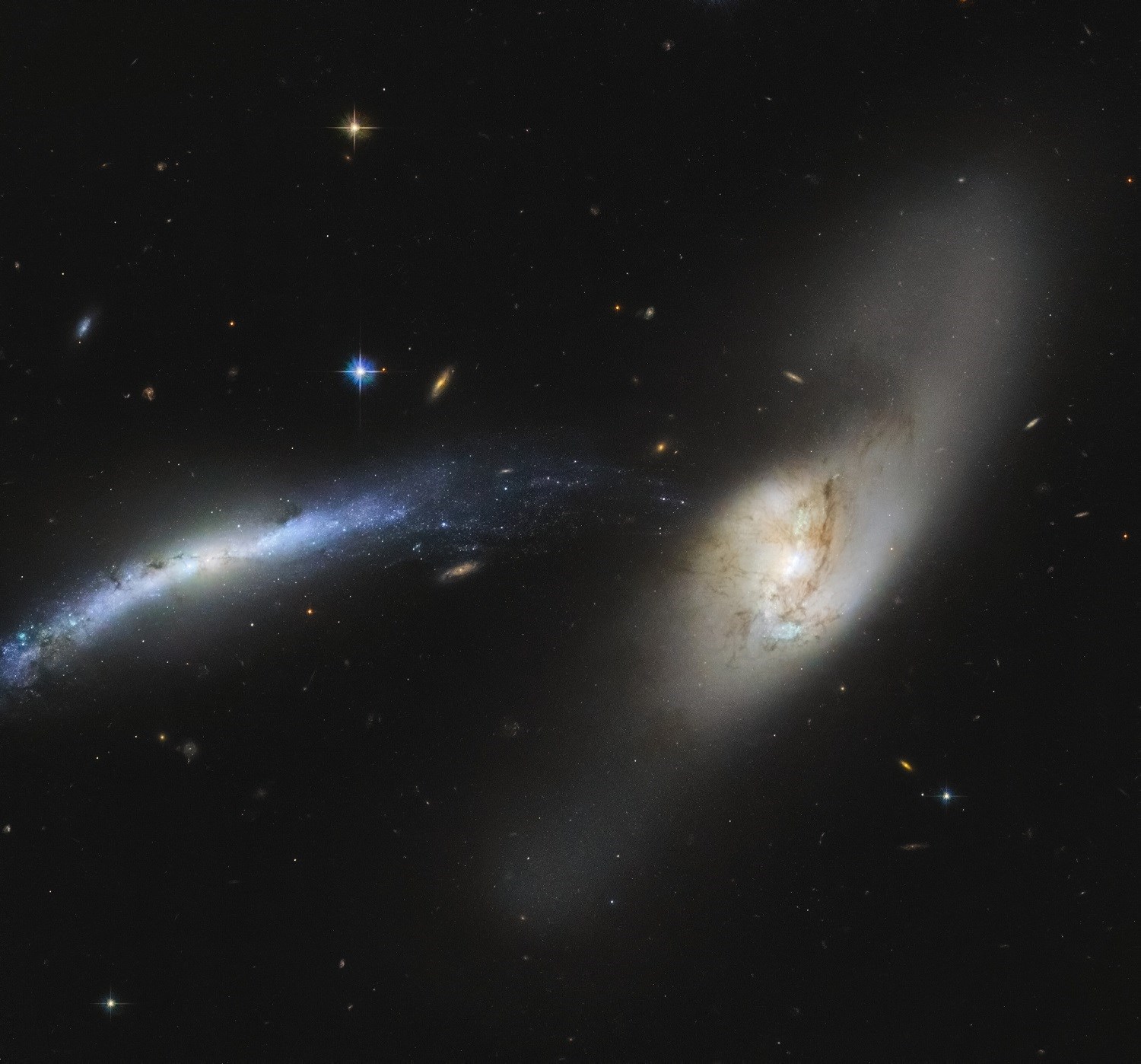İki dev galaksinin 'çarpışma öncesi' son anları böyle görüntüledi