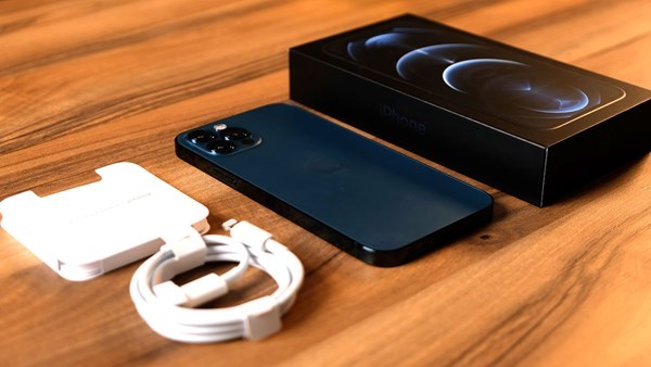 iphone 12 pro ve iphone 12 ne sunuyor iphone 11 den gecilir mi