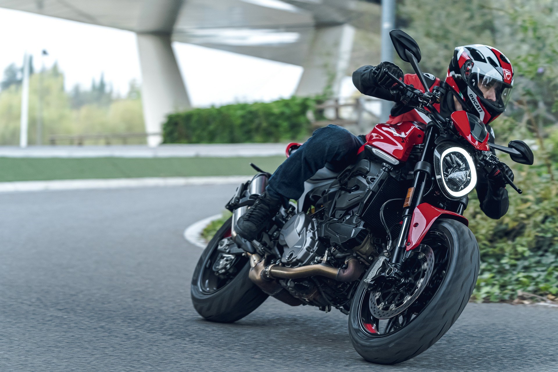 2021 Ducati Monster tanıtıldı: Daha güçlü, daha hafif