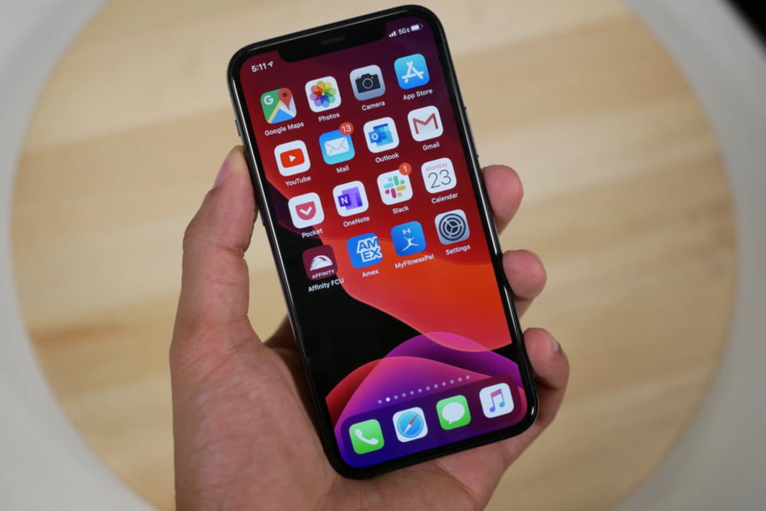 Apple, iPhone 11'lerin ekranını ücretsiz değiştirecek