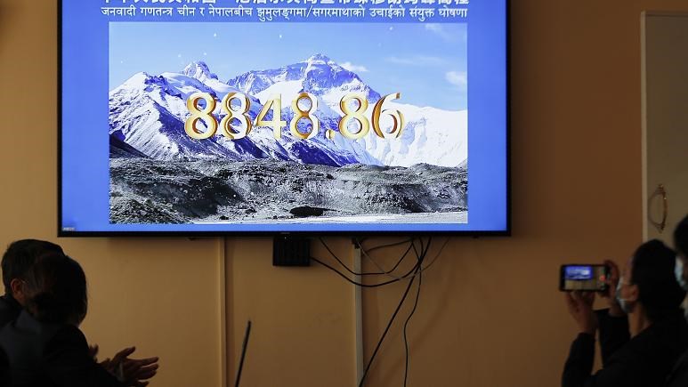 Everest Dağı’nın en son yapılan ölçümlerde 73 santim daha uzun olduğu belirlendi