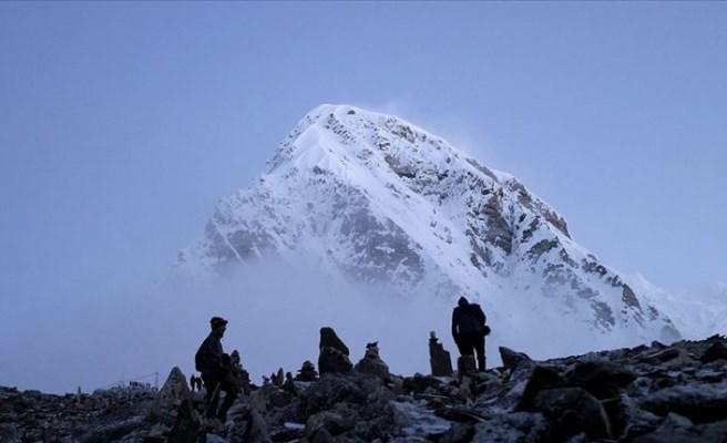 Everest Dağı’nın en son yapılan ölçümlerde 73 santim daha uzun olduğu belirlendi