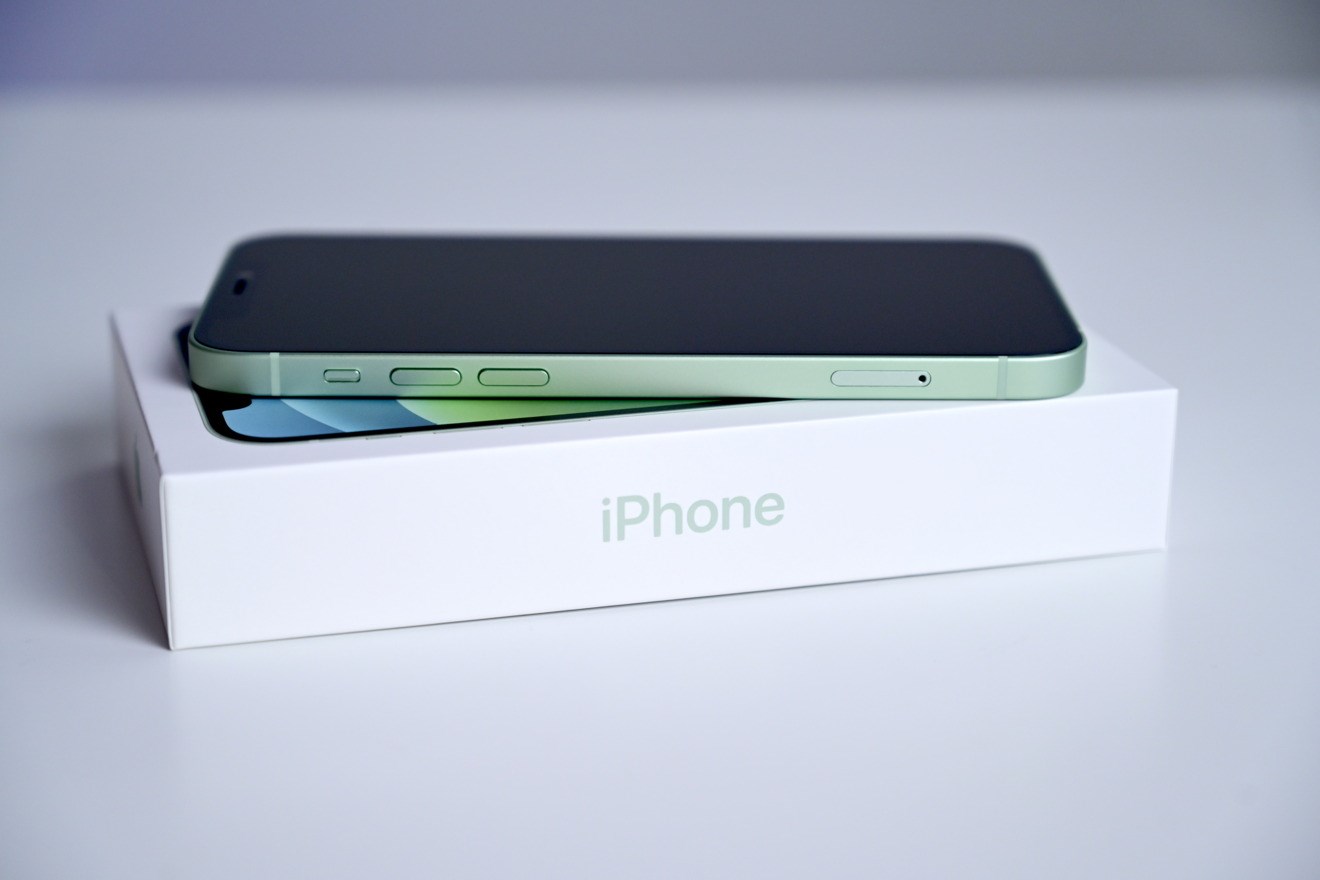 iPhone 13 kutusundan Lightning kablosu ve SIM kart iğnesi çıkmayabilir