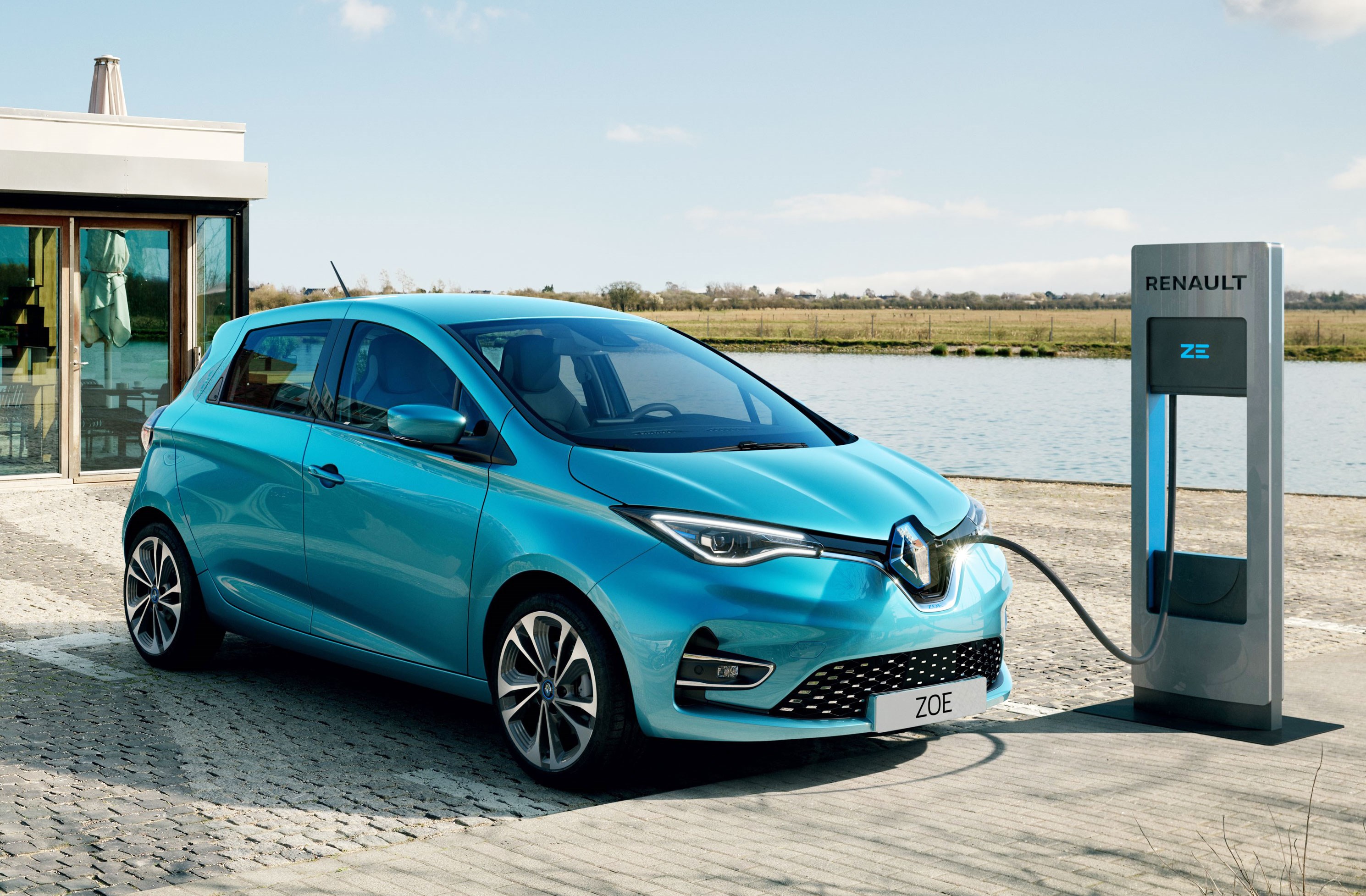 Yeni Renault ZOE Türkiye'ye geldi: İşte elektrikli otomobilin fiyat etiketi