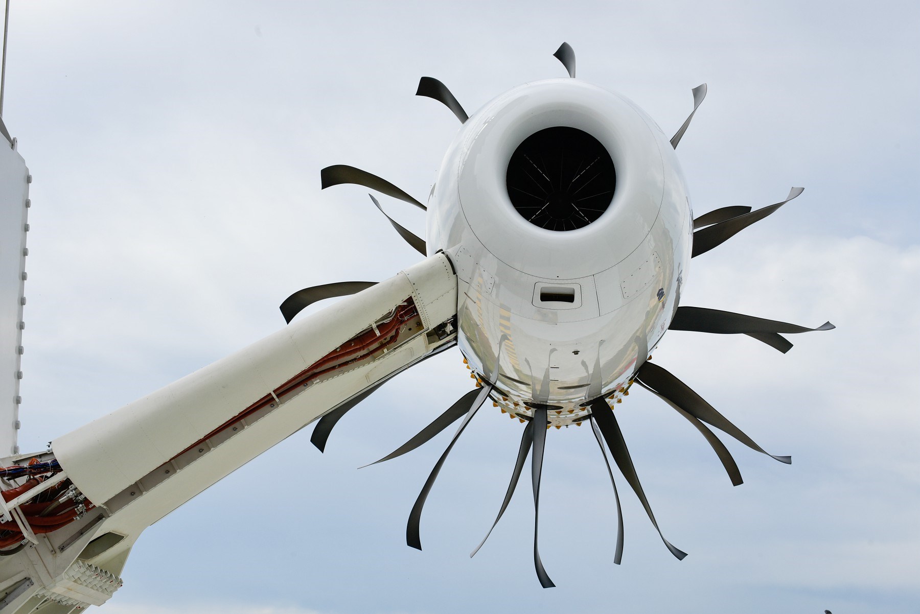 Günümüz uçak motoru teknolojilerinin olumlu yönlerini harmanlayan motor: Open Rotor