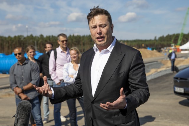 Elon Musk bir dönem Tesla’yı Apple’a teklif etmiş