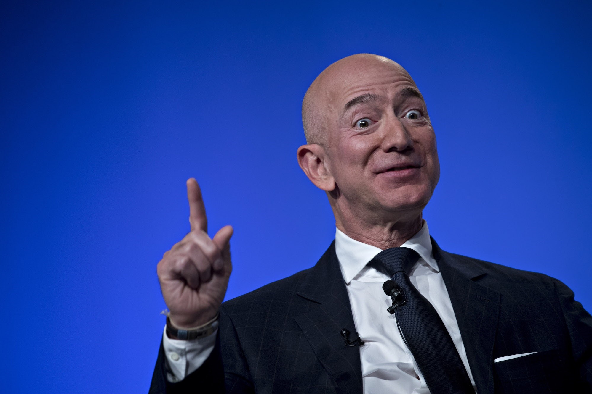 Tesla %8 değer kaybetti, Jeff Bezos yeniden dünyanın en zengin insanı