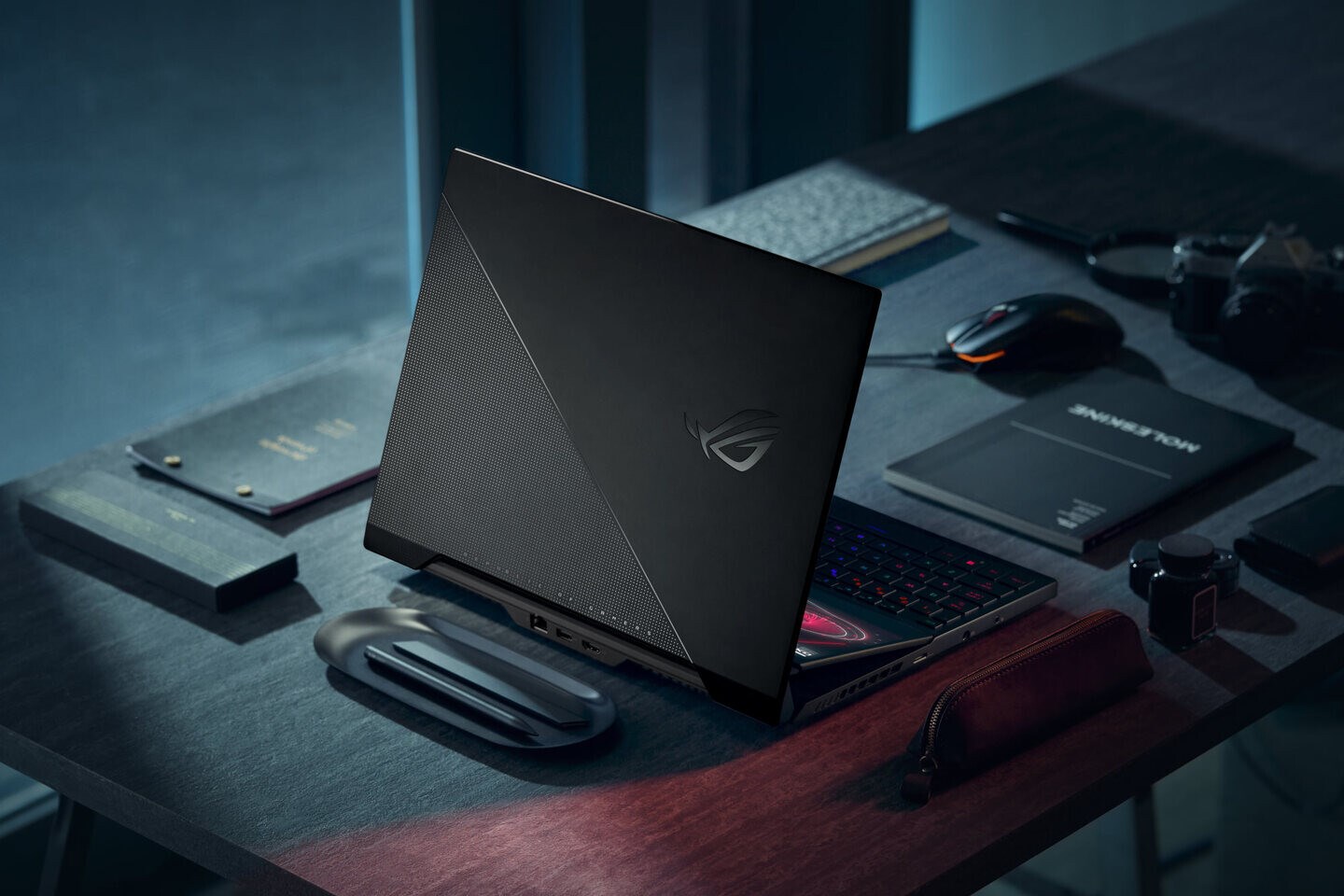 Asus çift ekranlı ROG Zephyrus Duo serisine devam ediyor