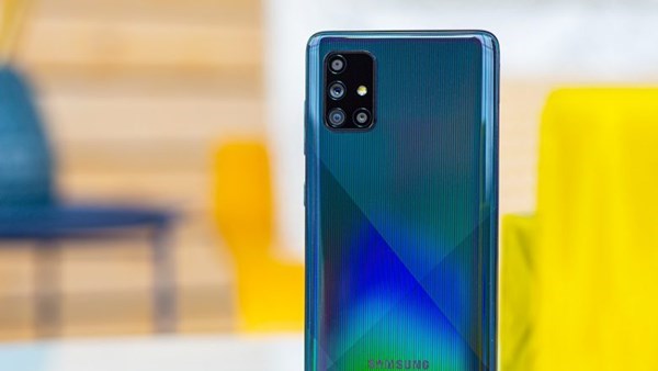 samsung un yaklasmakta olan telefonu
