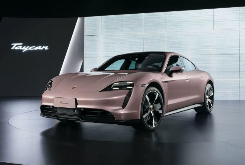 Porsche Taycan'ın yeni versiyonundan ipucu geldi: Ucuz versiyon mu geliyor?