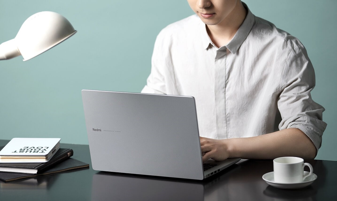 MacBook tasarımlı RedmiBook Pro tanıtım posterinde ortaya çıktı