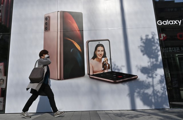 Samsung telefon satışları düştü ama faaliyet karı arttı
