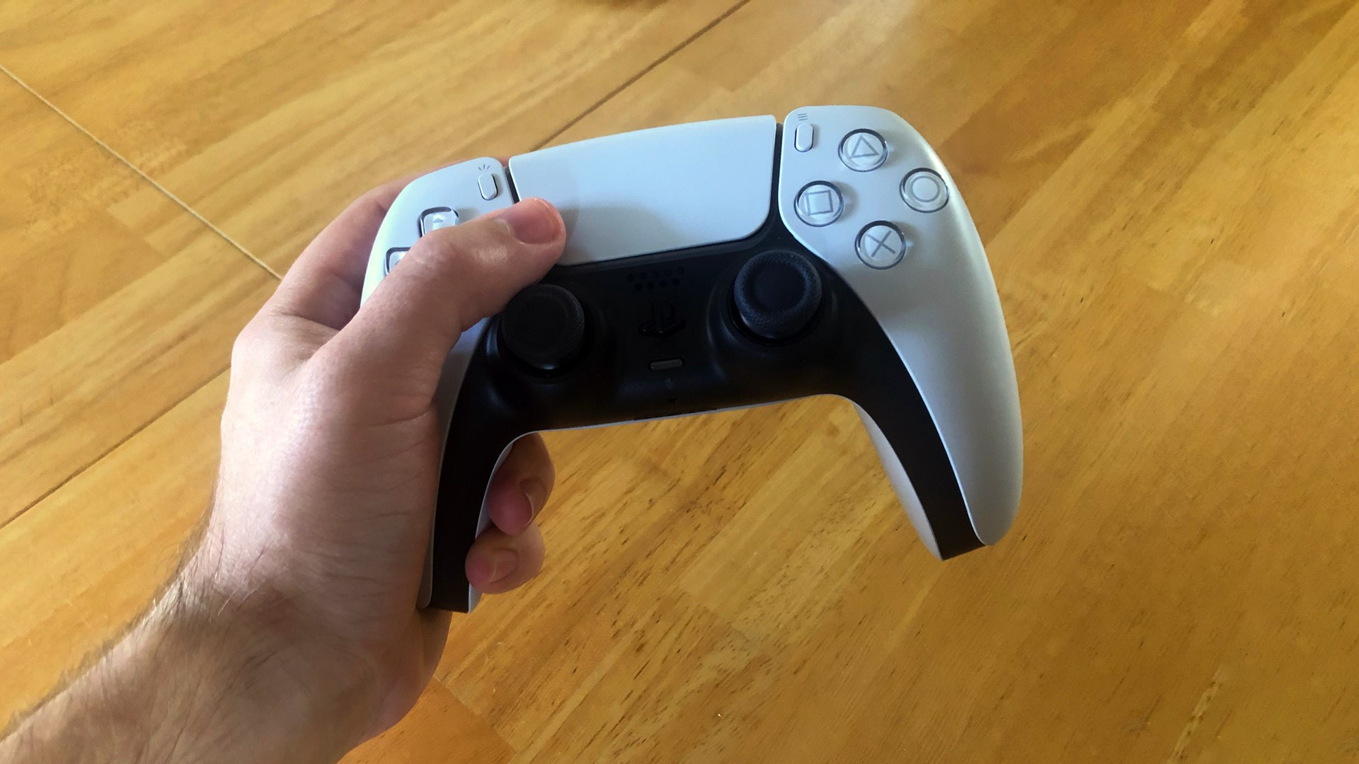 PS5 kontrolcüsü DualSense için bazı şikayetler gelmeye başladı