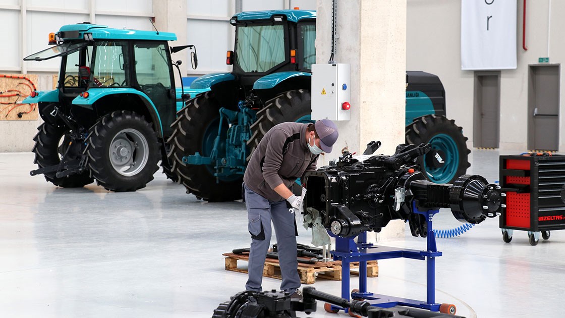3 farklı boyda elektrikli traktör geliyor: Büyük versiyon Haziran'da seri üretime hazır