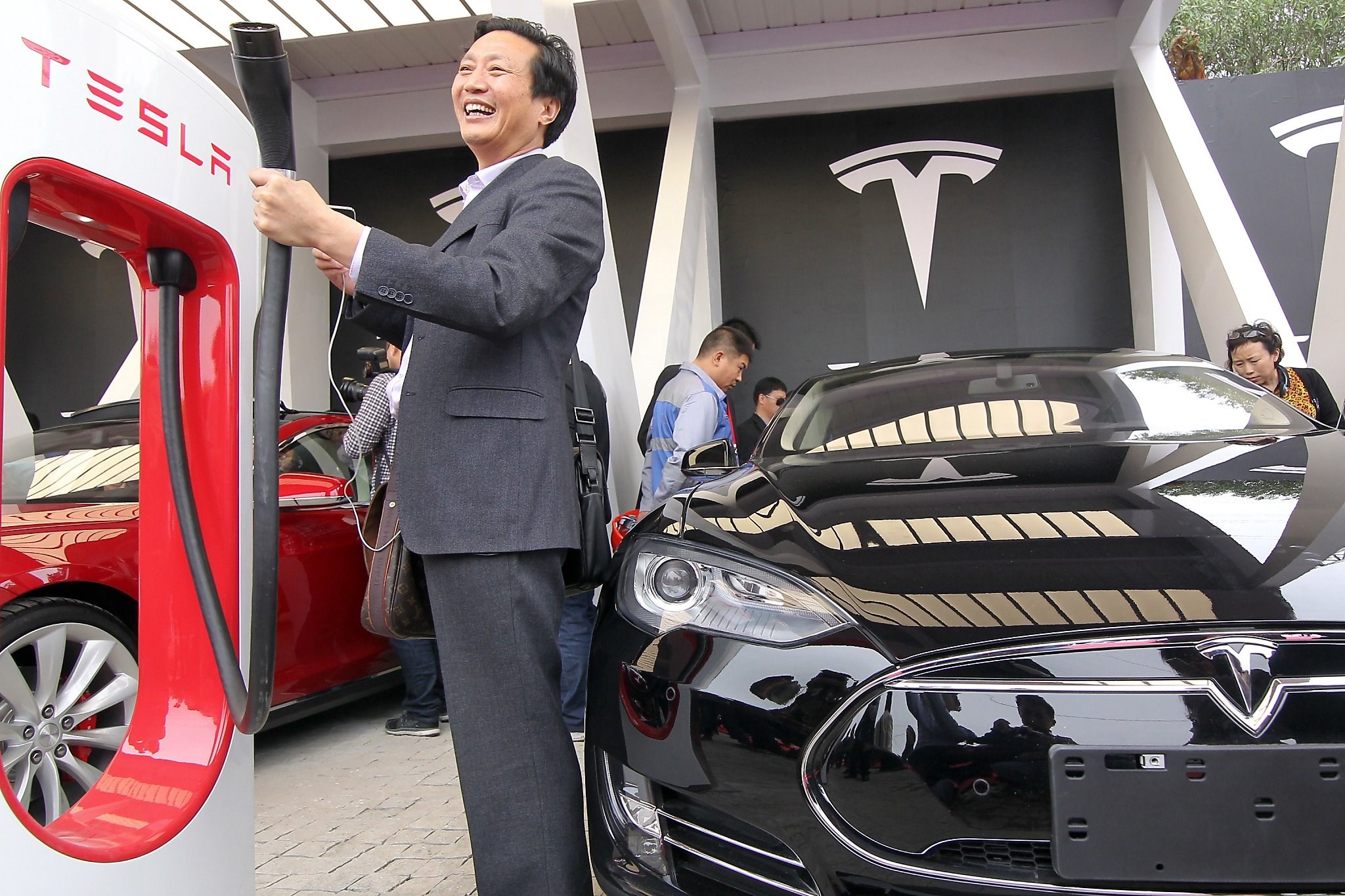 Elon Musk, Tesla otomobillerin Çin'de casusluk için kullanıldığı iddialarını yalanladı