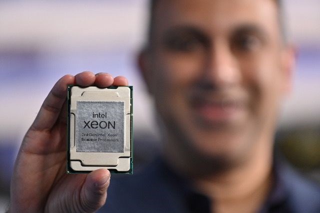 Intel 3. nesil Xeon Scalable işlemcilerini duyurdu: %46 performans artışı geldi