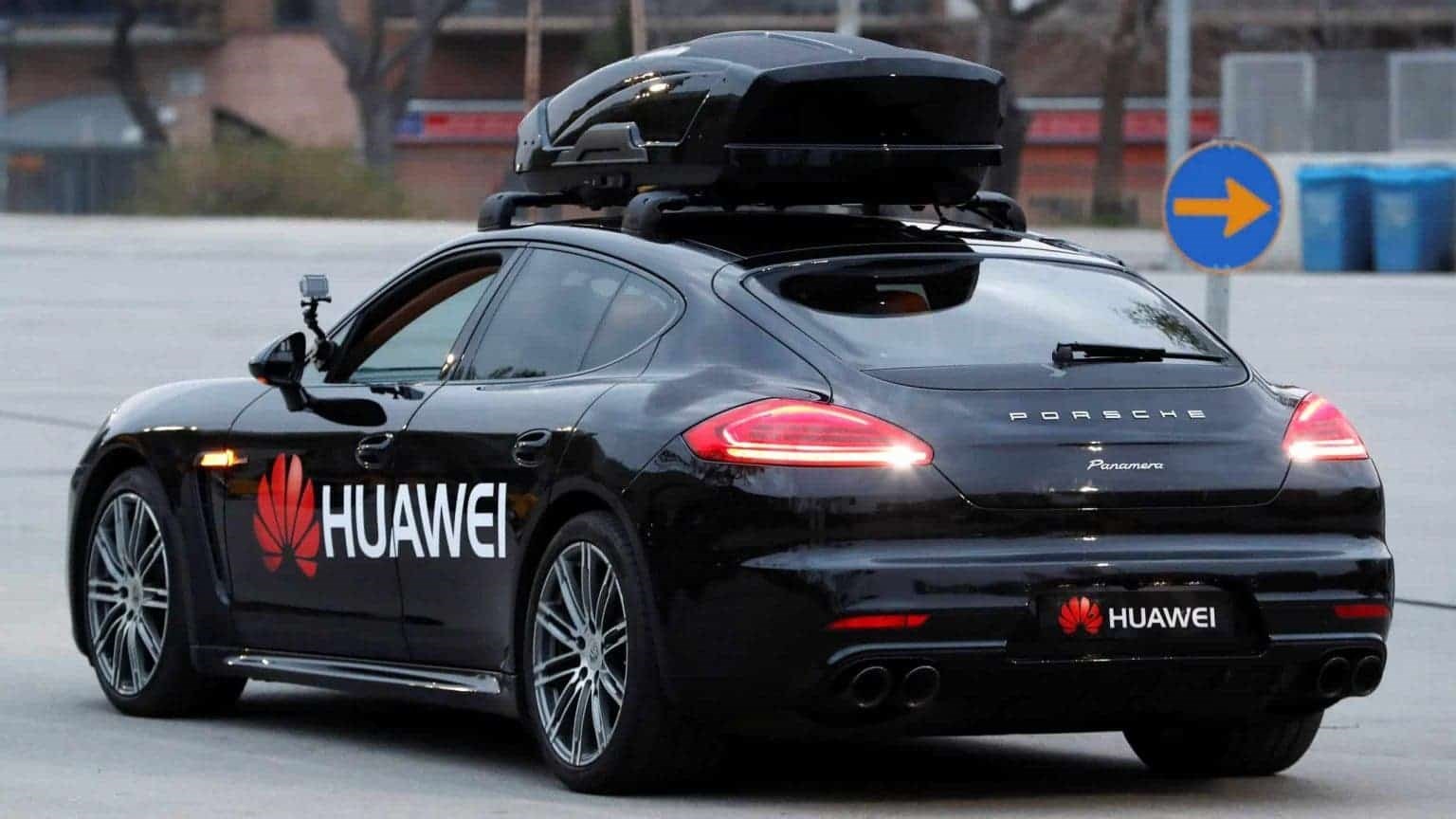 Huawei, otonom araç teknolojisinin Tesla'dan daha iyi olduğunu iddia ediyor