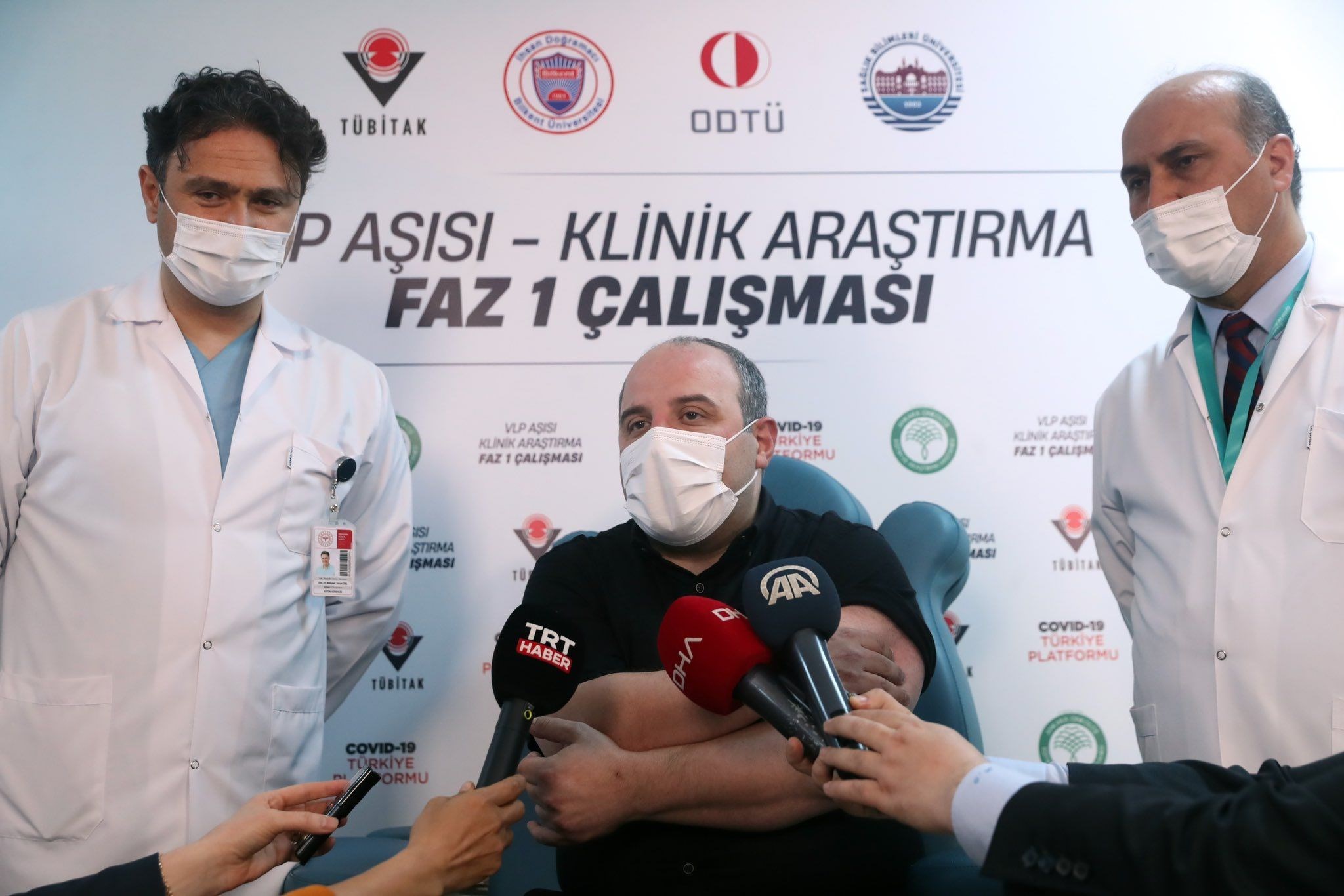 Türkiye Cumhuriyeti Sanayi ve Teknoloji Bakanı yerli aşı oldu