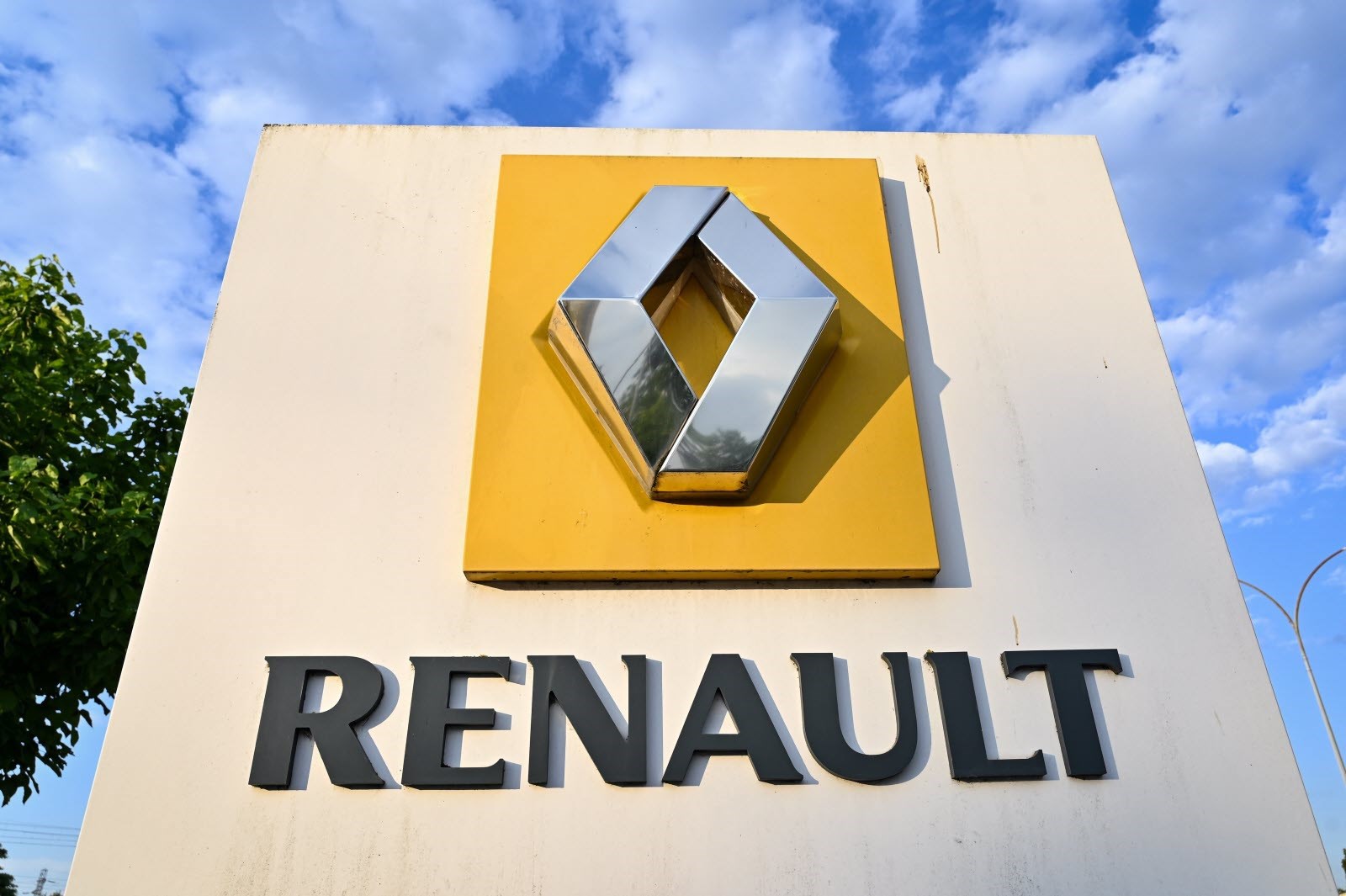 Renault'nun yeni otomobilleri 180 km/s hızı geçemeyecek