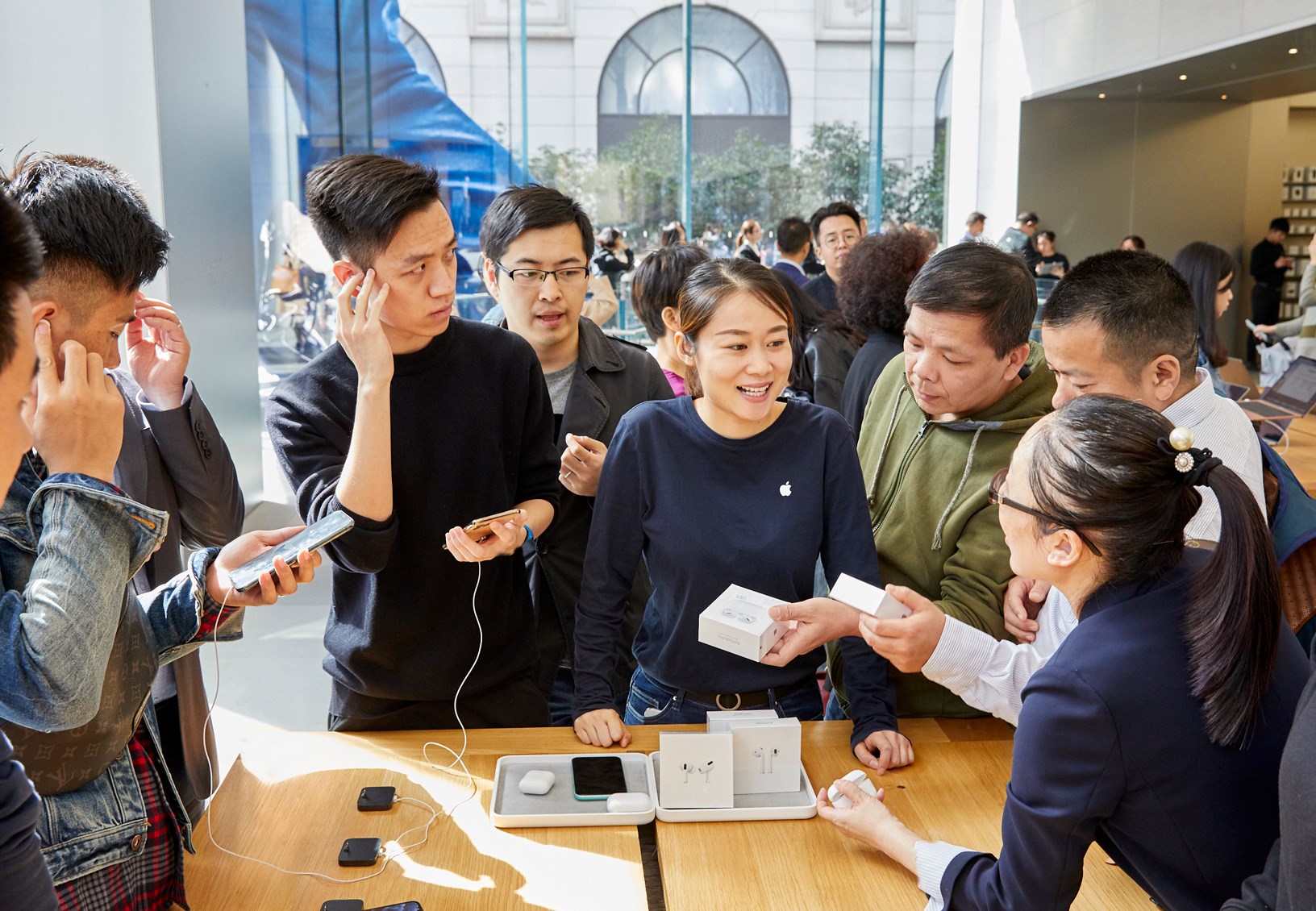 Apple, zayıf talep ve artan rekabet nedeniyle AirPods üretimini azaltıyor