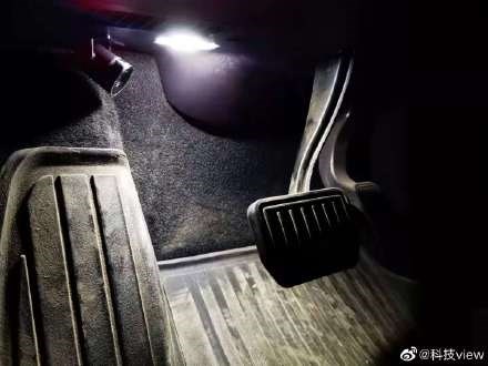 Çinli Tesla sahipleri araçlarının pedal tertibatına kamera sistemi kurmaya başladı